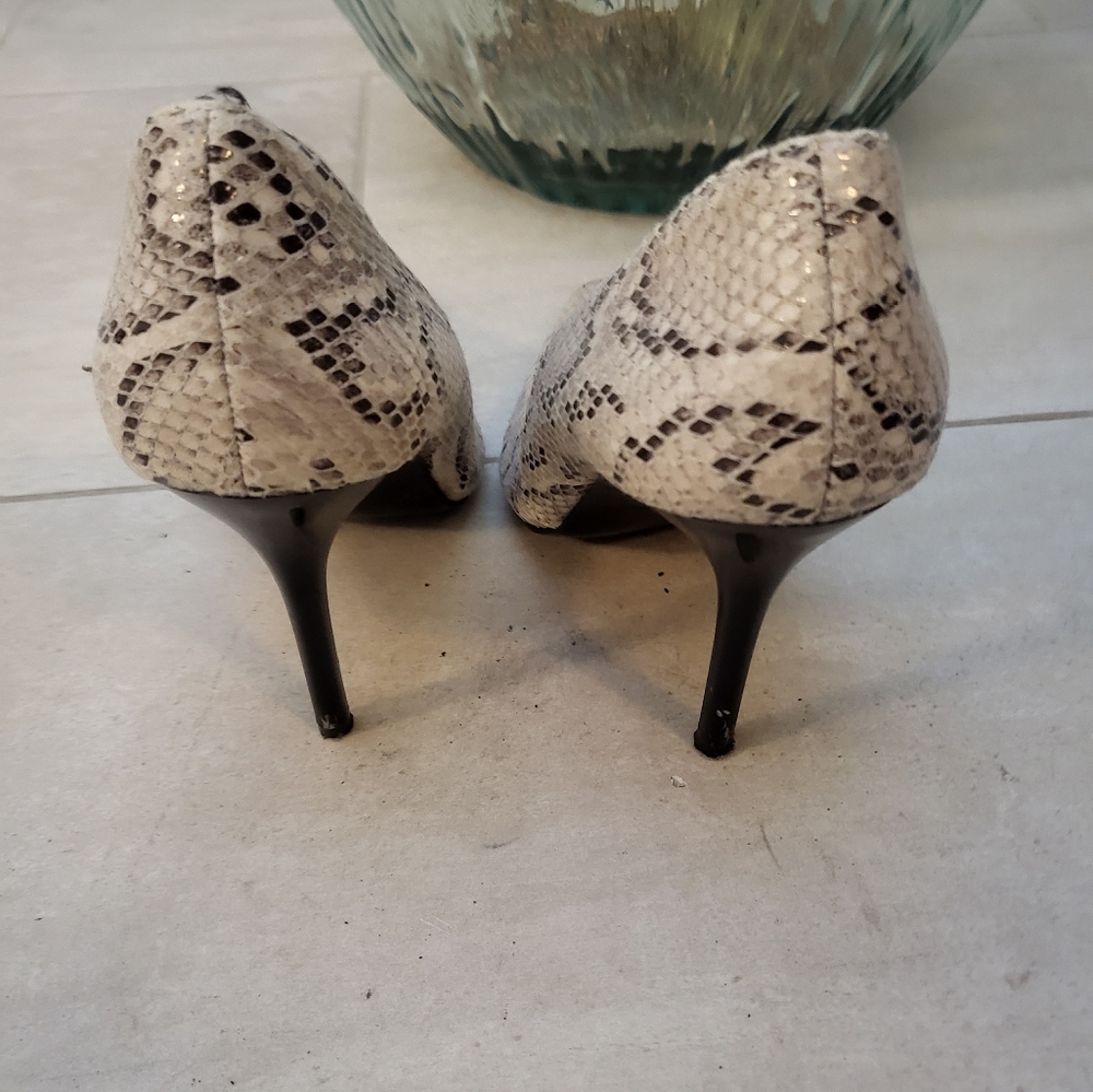 Heels - Picture 4 of 9